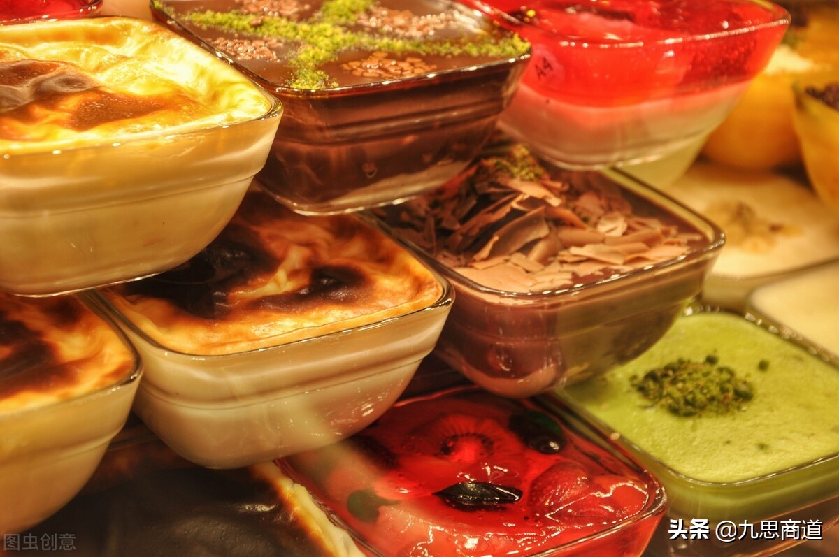 60岁大爷开甜品店,推出免费试吃活动,11天内吸引1300名顾客