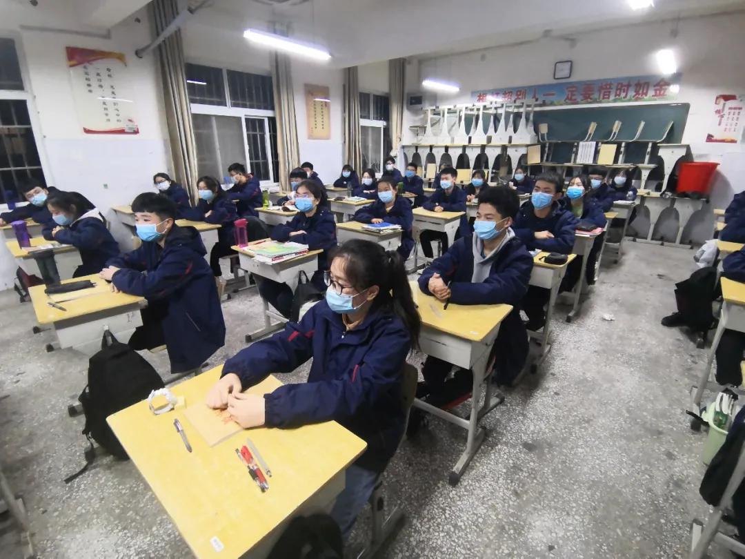 各学校开学第一天的报到情况,开学第一天的视频幼儿