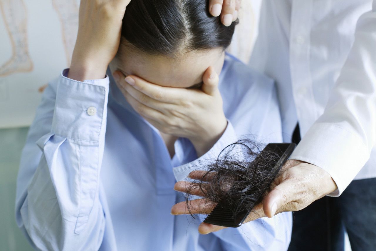 为了工作头也秃了,为了工作头发都白了