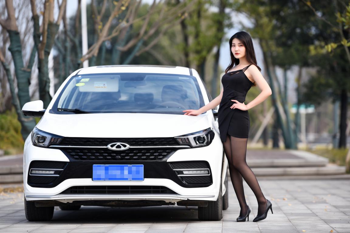 性感女神来袭，看小艾如何低档黑丝长腿的极致诱惑