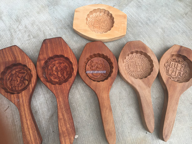 女儿做的手工月饼出炉,制作手工月饼老式模具