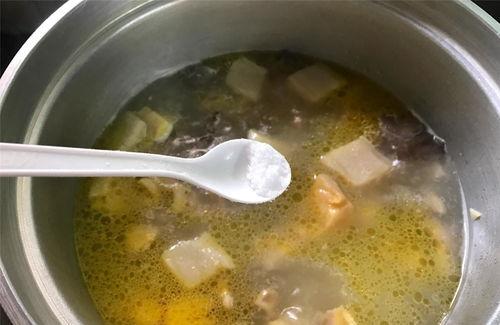 鸡精是不是真的吃多了致癌,鸡精是否真的比味精更健康