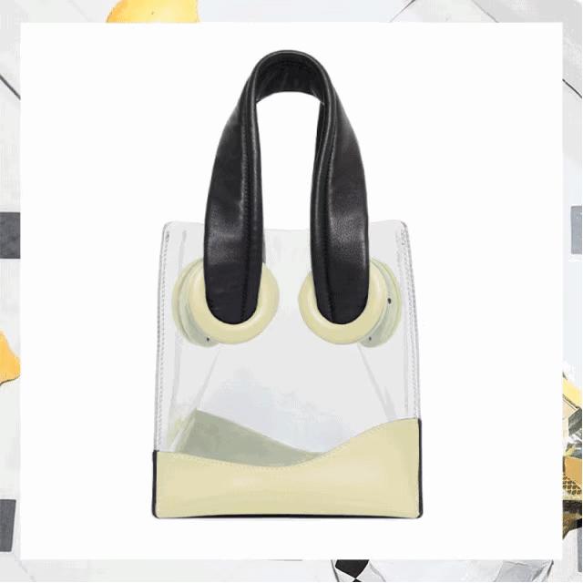 普通包包背腻了,试试“PVC”元素的包包吧,时髦吸睛很高级