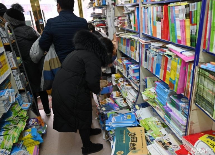 开学书店生意火爆,开学了书店爆满了