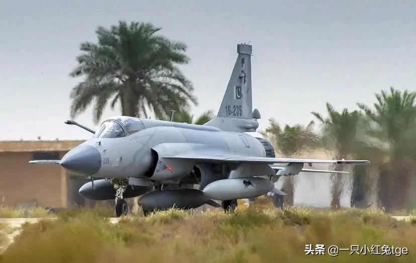 缇庡啗绌哄啗瑁呭澶у叏,閭ｄ簺骞村厰瀛愭悶鍒扮殑瑁呭