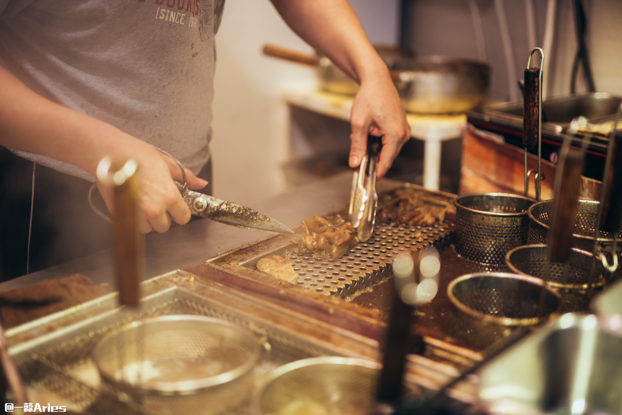 来澳门感受一下紫醉金迷,澳门一天游必去的美食街