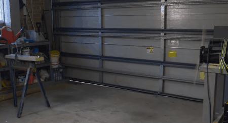 为了验证商场测体温是不是形式，油管博主把脑门捂到48度