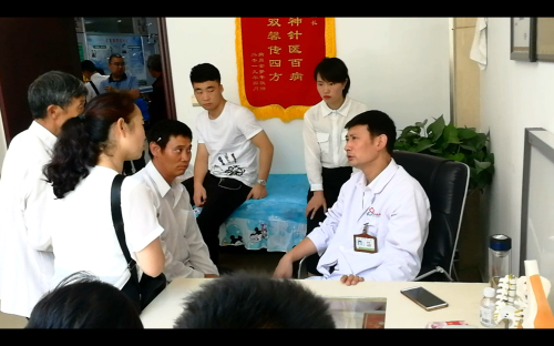 贵州残联关爱脑瘫患者的视频,医者仁心医治更多的患者