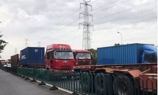 建国初期,开卡车的那可都是高富帅