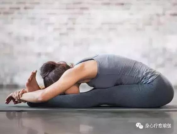 呼吸控制练习瑜伽,瑜伽练习时怎样吸气呼气