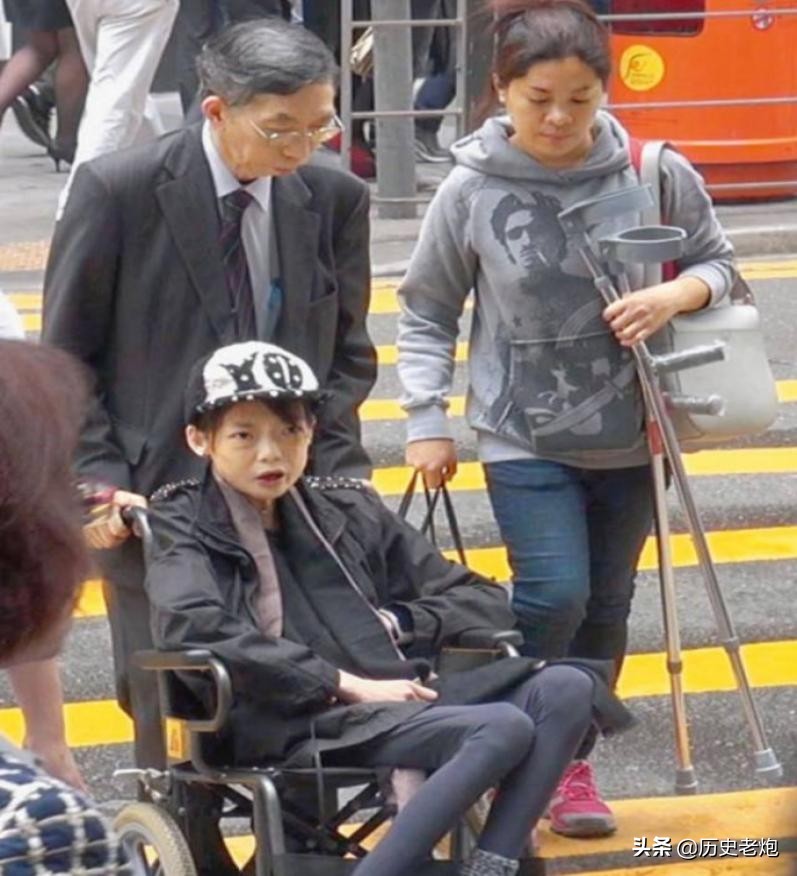 香港嫩模伍智恒样子,名模伍智恒为什么会瘦那么厉害