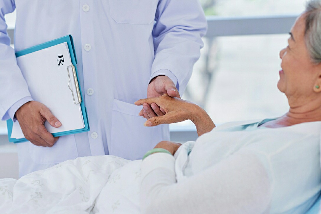 不能手术的癌症化疗还有意义吗,癌症晚期介入治疗还有多大意义