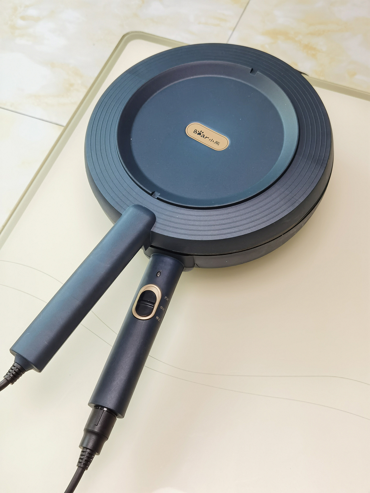 小葱鸡蛋锅贴电饼铛的做法,小熊电饼铛鸡蛋饼的做法