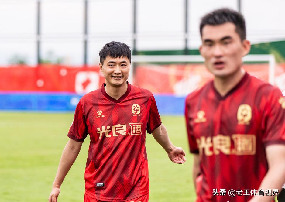 职业足球守门员搞笑名场面,职业足球运动员搞笑名场面