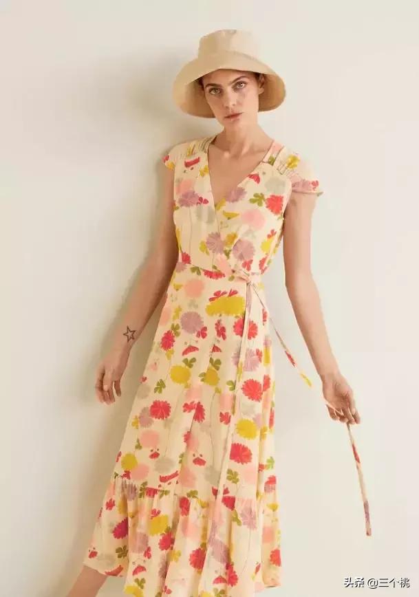 今年流行的裙子不穿高跟鞋,今年流行时髦的裙子冬天穿的