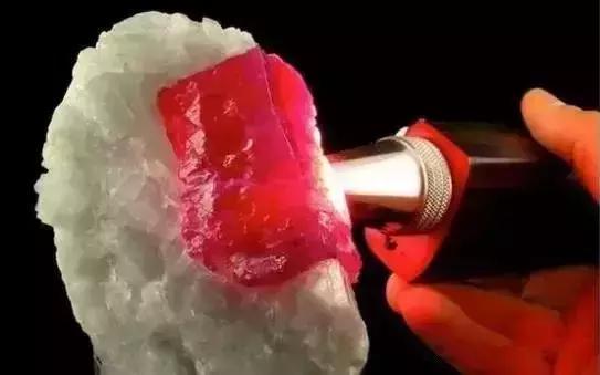 宝石并不一定按颜色命名,90%的人都曾被忽悠过