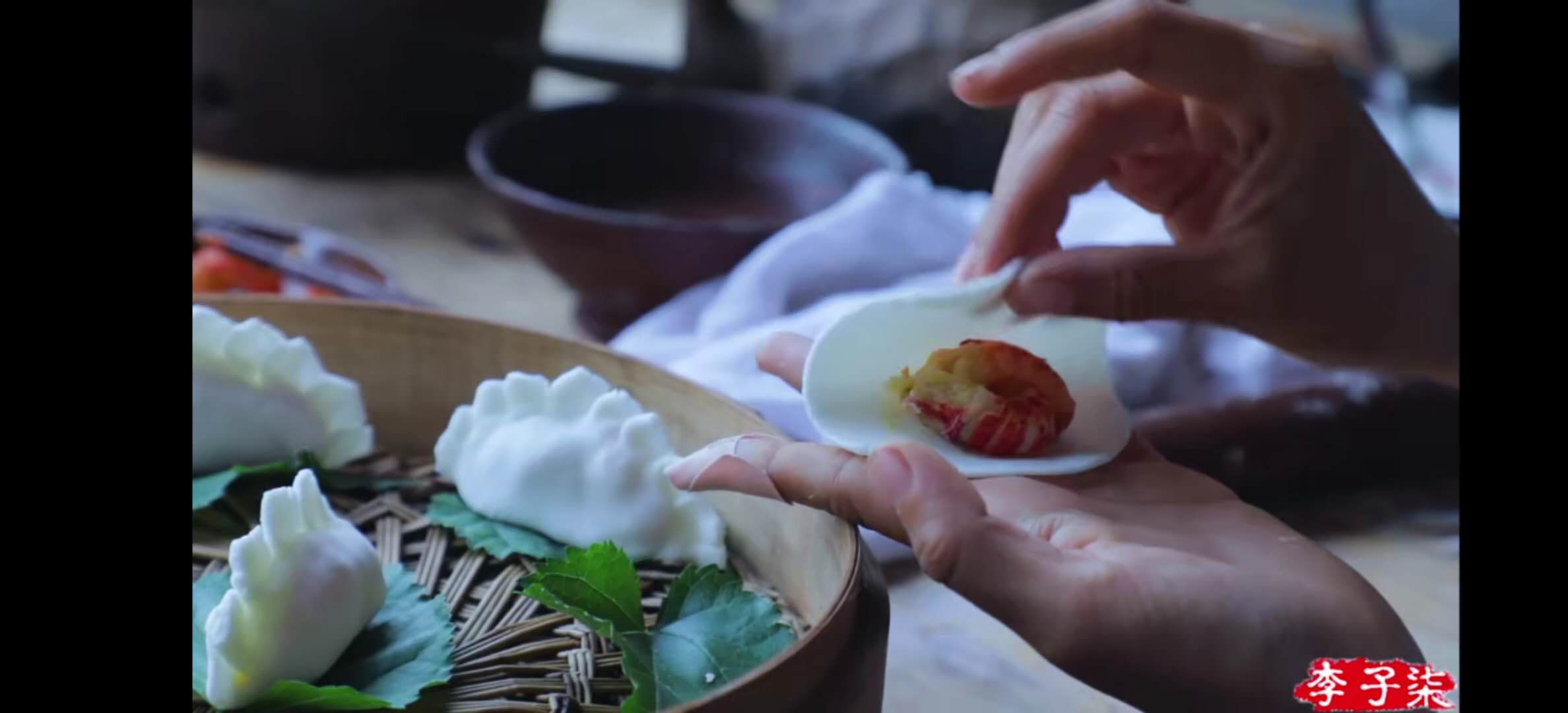 凭什么李子柒的土豆能上热搜？看了十遍视频后，我终于有了答案