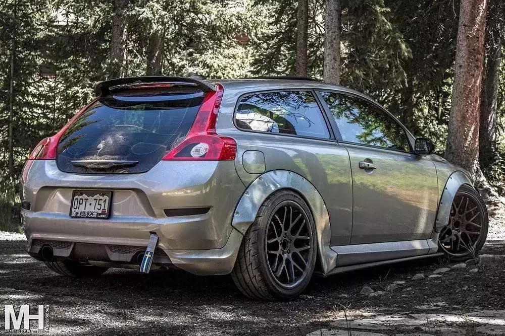 沃尔沃曾经最便宜又独特的双门车C30,没想到竟改装出如此姿态