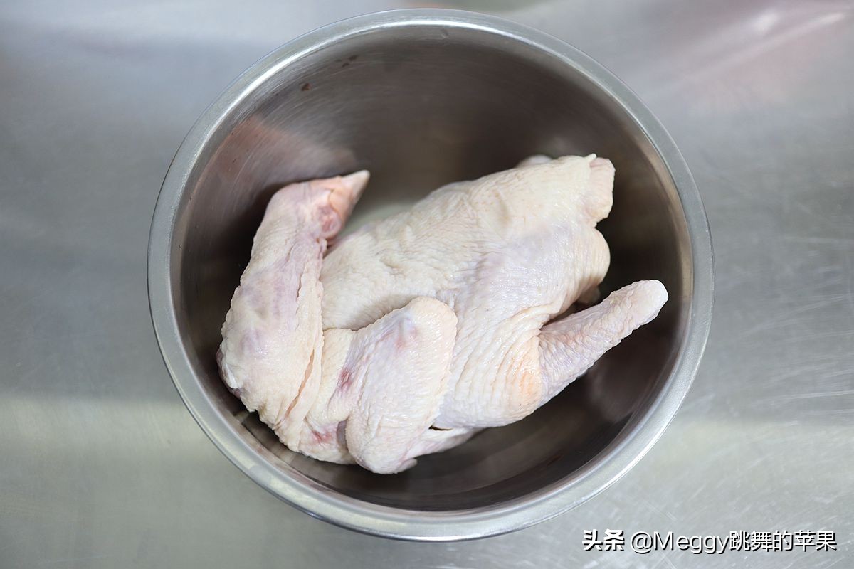 我用半只鸡做了黄焖鸡,3人晚餐硬菜就它了,吃到盆光碗净真满足