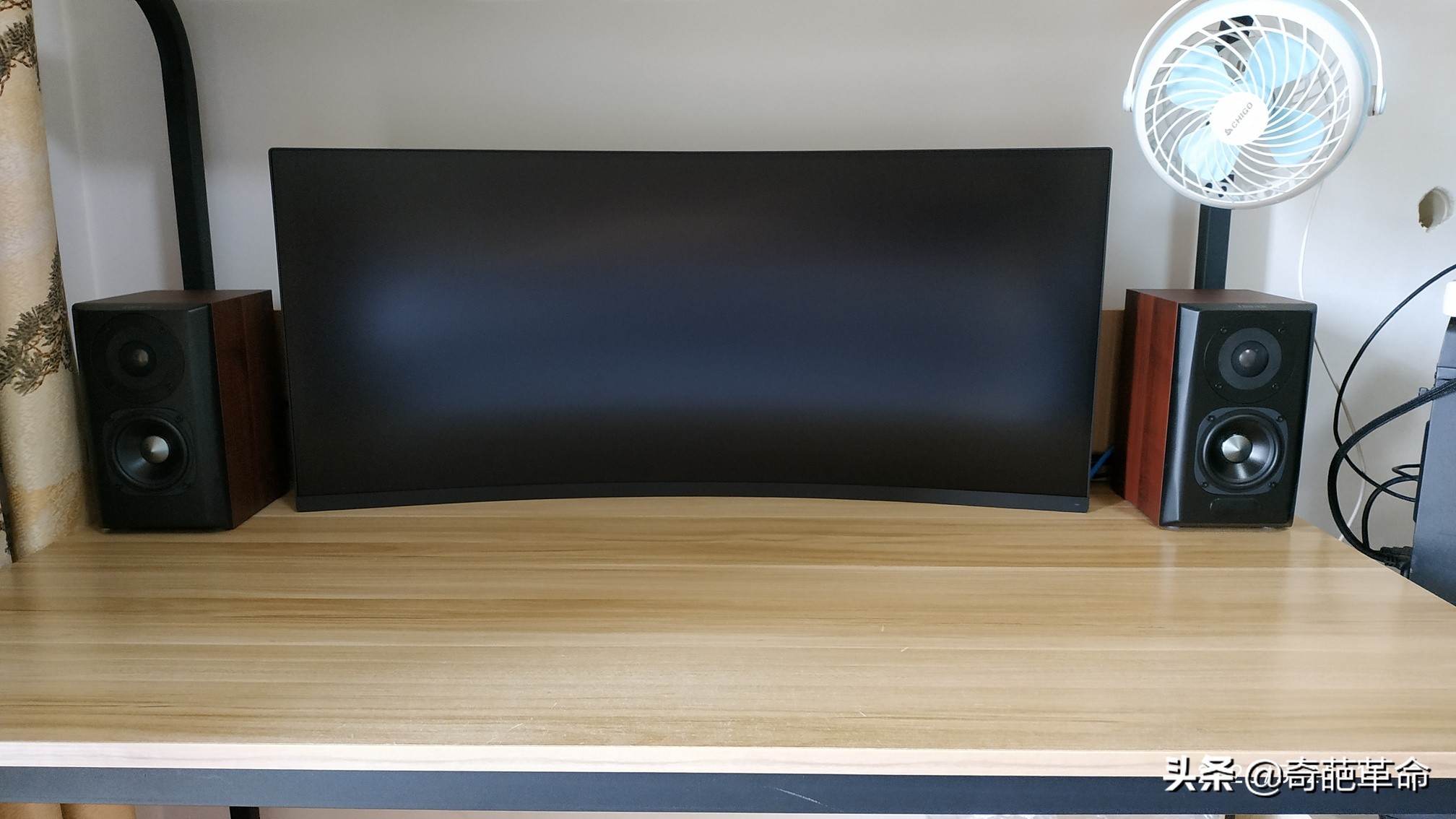 显示器用几年更换比较好,显示器坏了换显示器资料还在吗