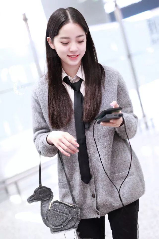 衬衫毛衣的穿法技巧男,毛衣衬衫怎么搭配裤子