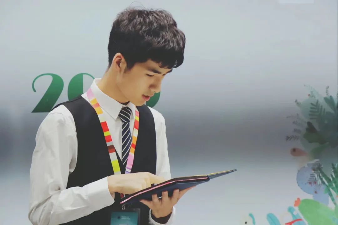 还没毕业就成了学术泰斗,还没毕业学校就从专科升成本科了