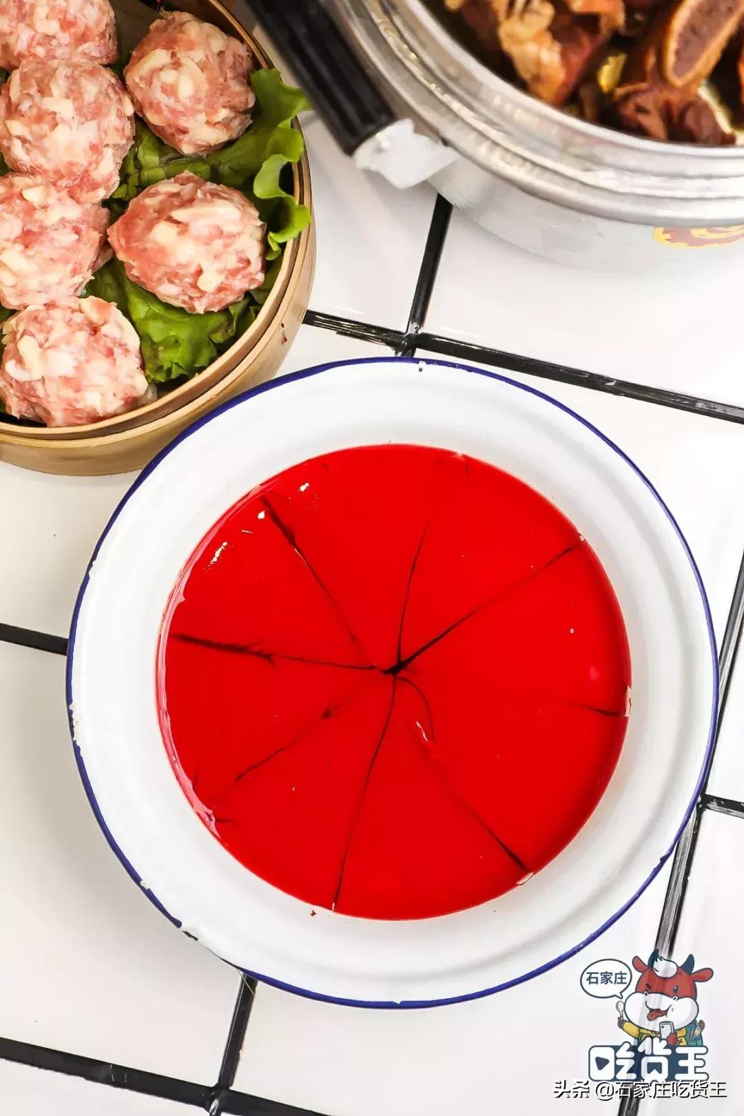 网红“爸爸”终于来了！1分钟就能吃的牛排火锅，连锅底都有肉