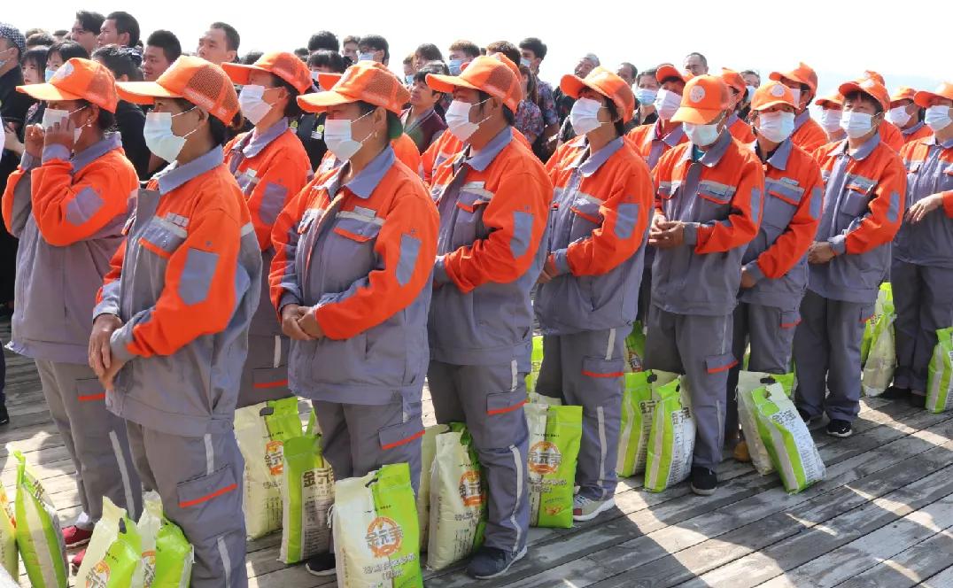 甬妈妈入驻南湖爱心捐赠仪式暨《甬帮融合热菜》新书发布成功举办