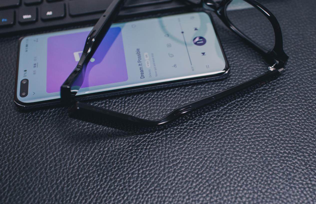 时尚之下科技同样出众,时尚与科技融合的眼镜