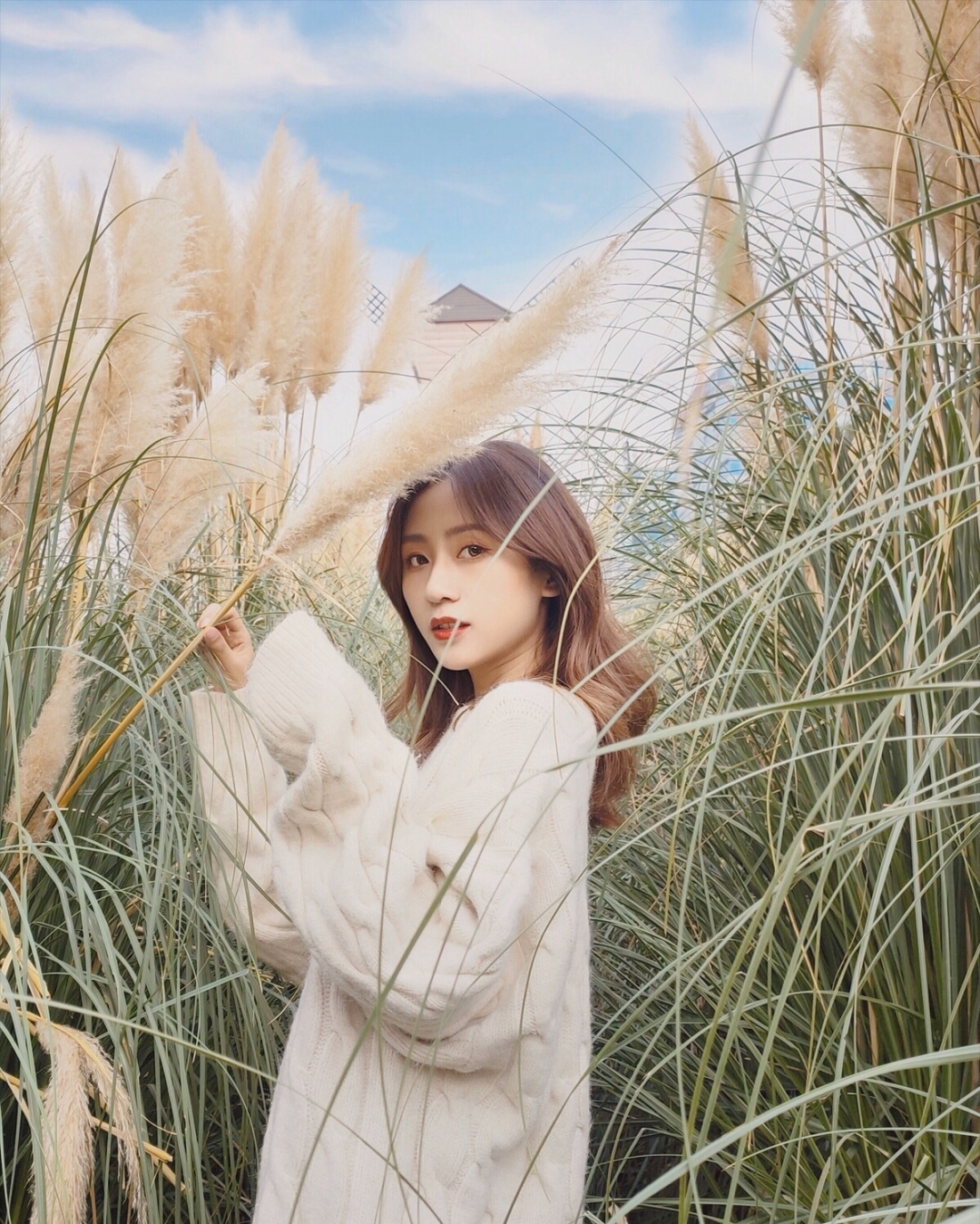 女生拍照要怎么样摆pose好看,女生必学的10个拍照姿势