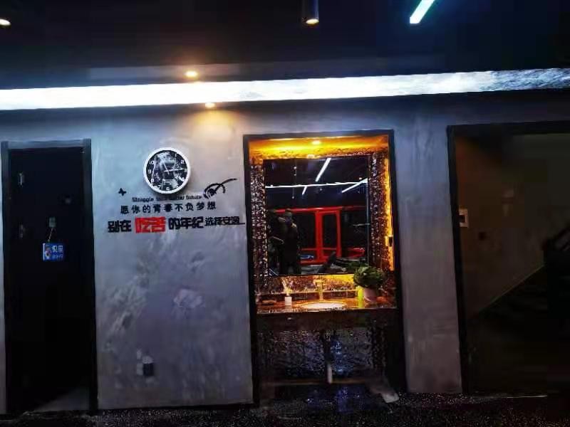 吃苦的年纪不要选择安逸句子,坚持健身给自己一个强健的体魄