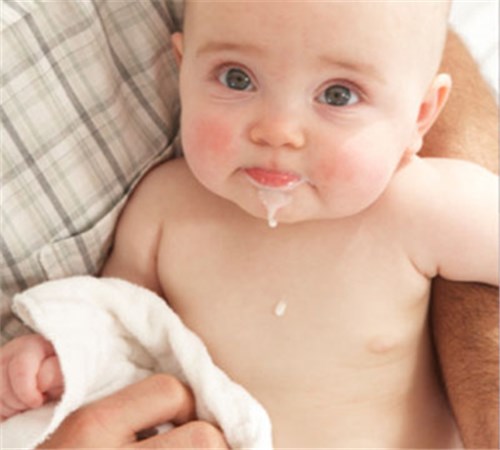 宝宝6个月老是吐奶怎么回事,6个月宝宝消化不良吐奶怎么办