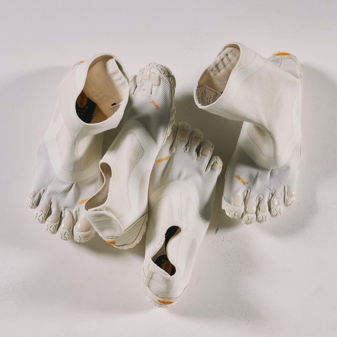 好闹～日本推肤色《五趾鞋》乍看以为「光脚丫」上街还擦指甲油呐