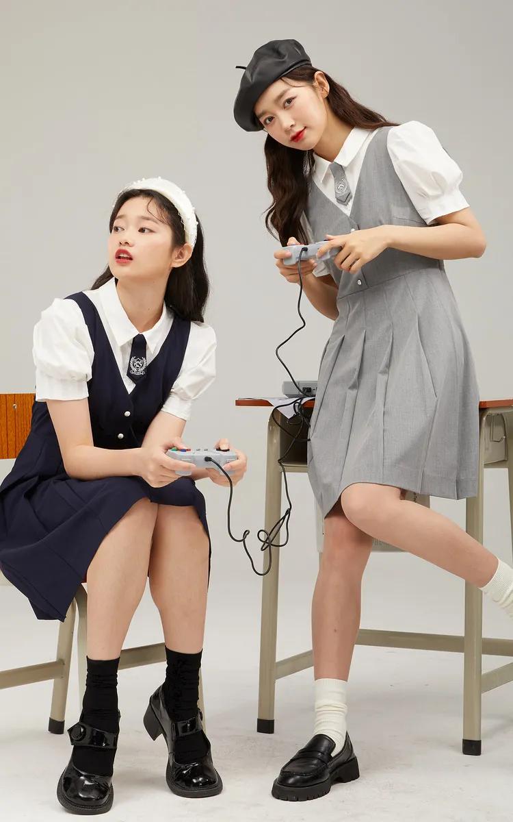 超减龄穿搭法则被杨超越狠狠拿捏,杨超越水手服穿搭