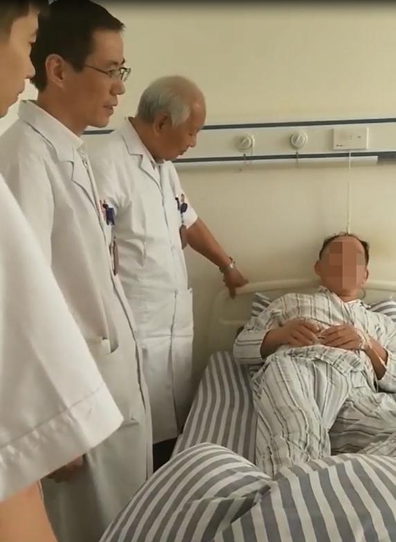 他不顾家人反对坚持要来这里治病，事实证明他的选择没有错