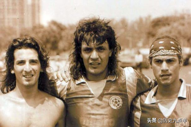 一个不会踢足球的足球运动员,一个不会踢球的球员