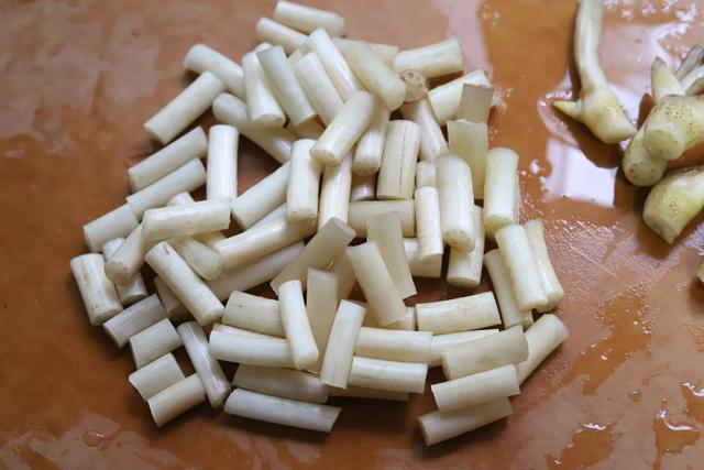 开袋即食香辣味藕带,藕下饭做法