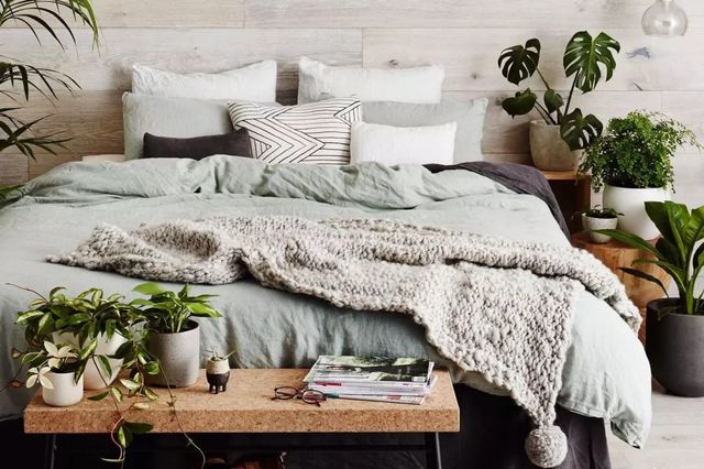 床头怎么布置比较合适,床头布置简约高级