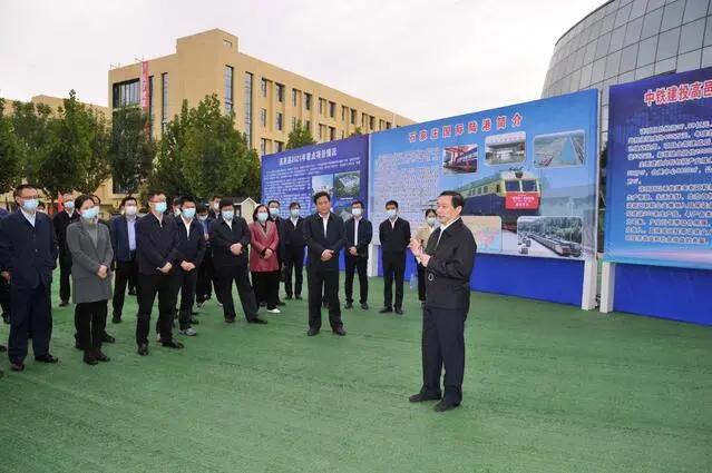 重点项目上半年观摩总结会议召开,我市重点项目建设实地观摩评议