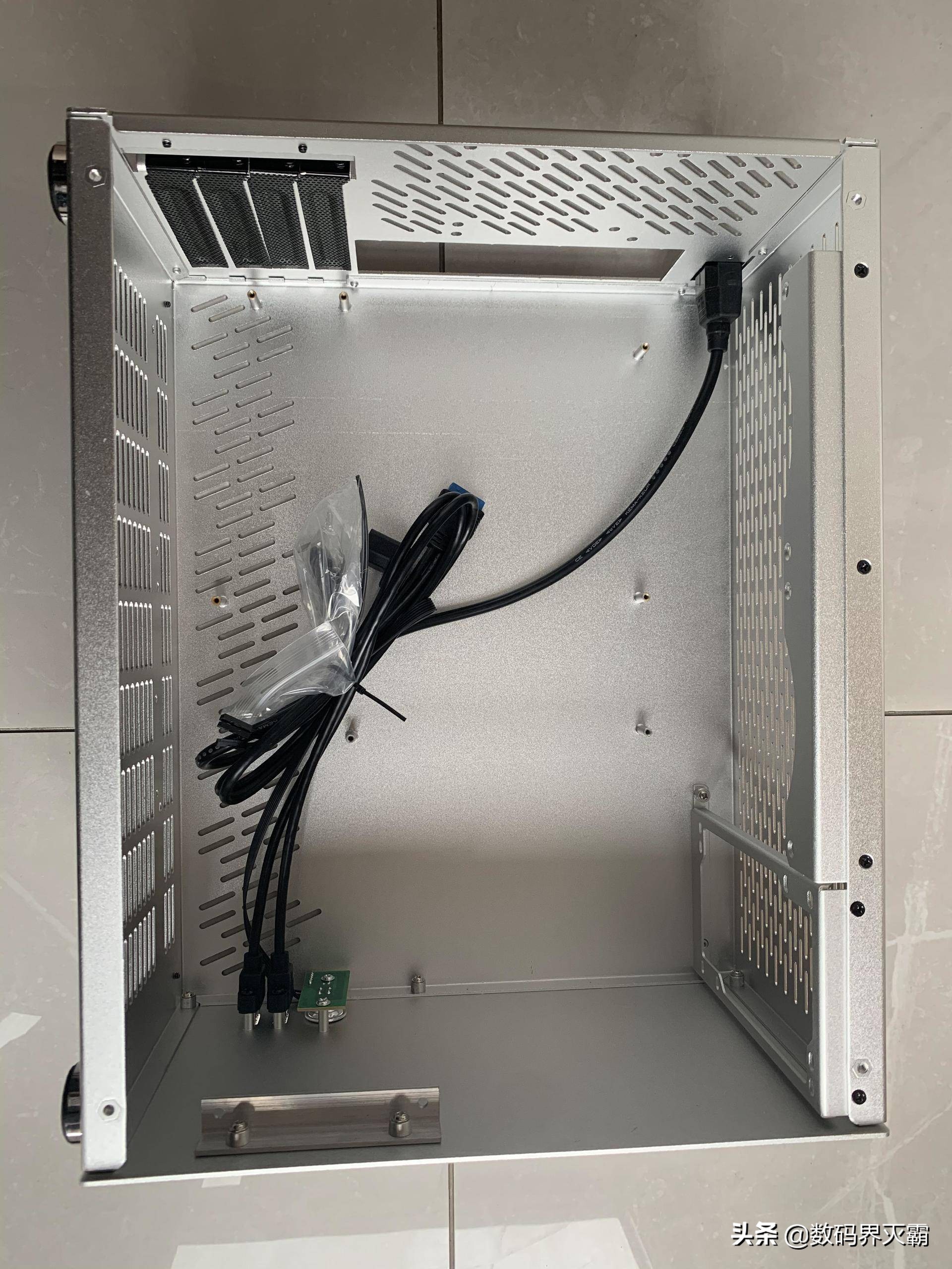 电脑小白穷折腾,我需要一台小机箱,雷匠,Rayarti-M3机箱使用分享