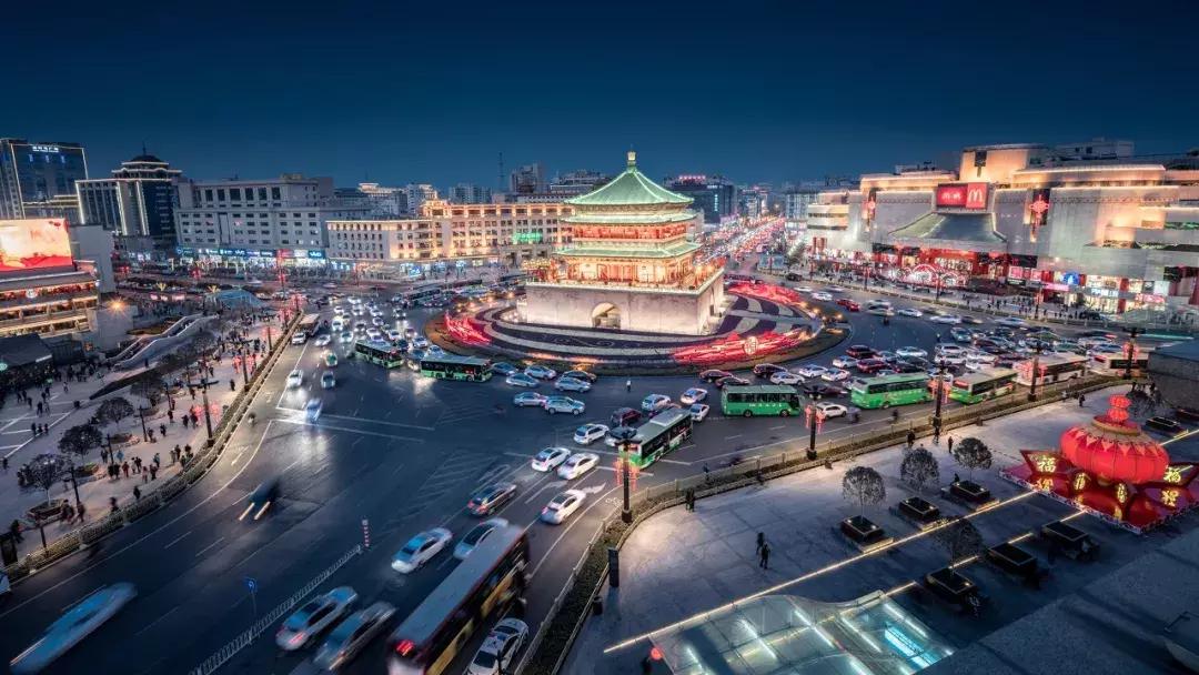 楼盘开售排队抢房火爆视频,楼市万人抢房是真的吗