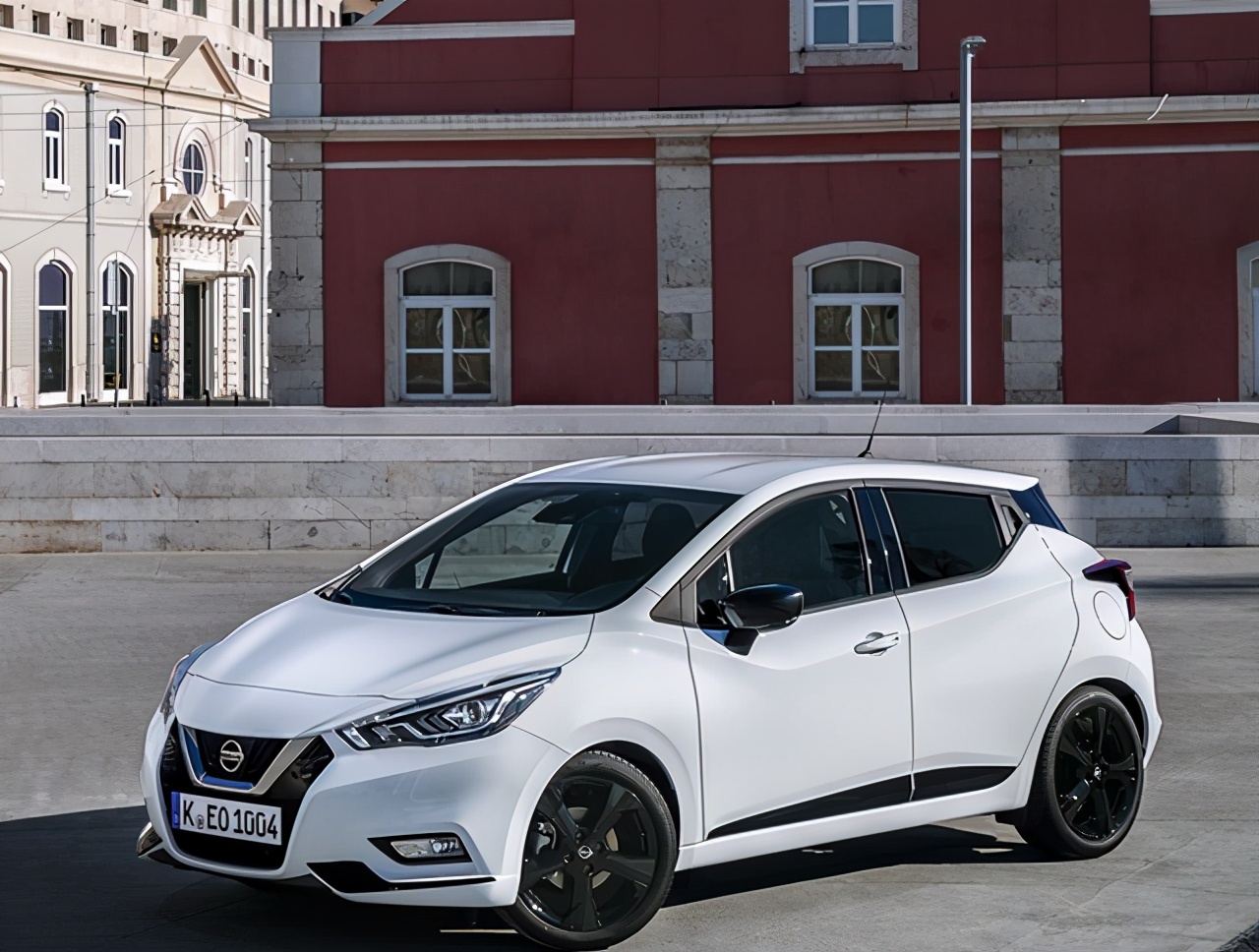 日产玛驰和飞度哪个好开,全新玛驰仅售7万