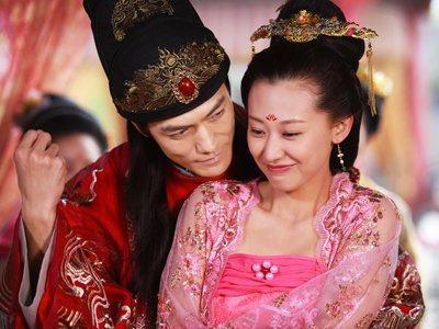 妻子上联:樱桃小口,齿椤椤,吞粗吐细,丈夫下联让她羞红了脸