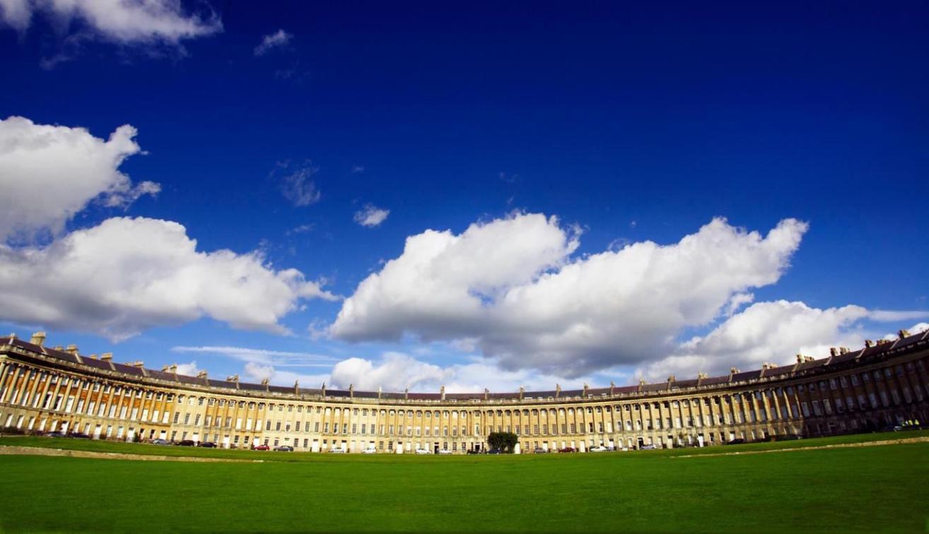 巴斯温泉小镇在哪里,巴斯温泉小镇