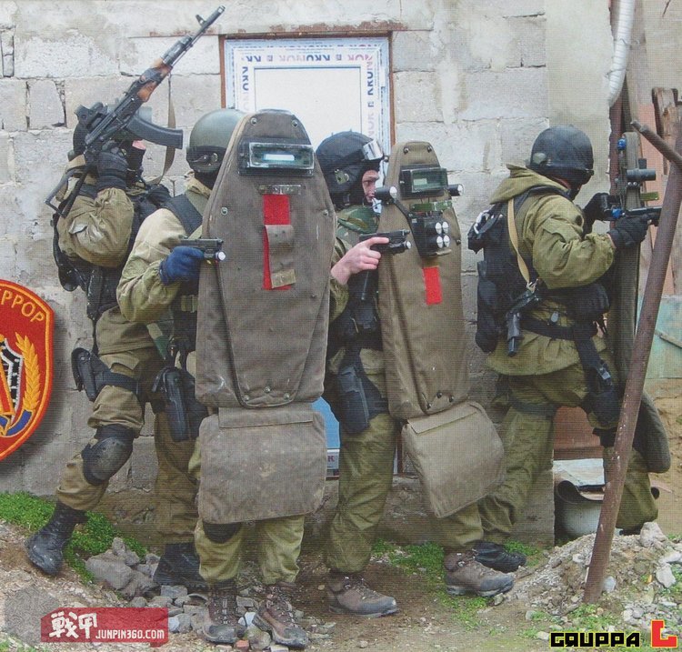 毛熊作战服,毛熊的所有装备