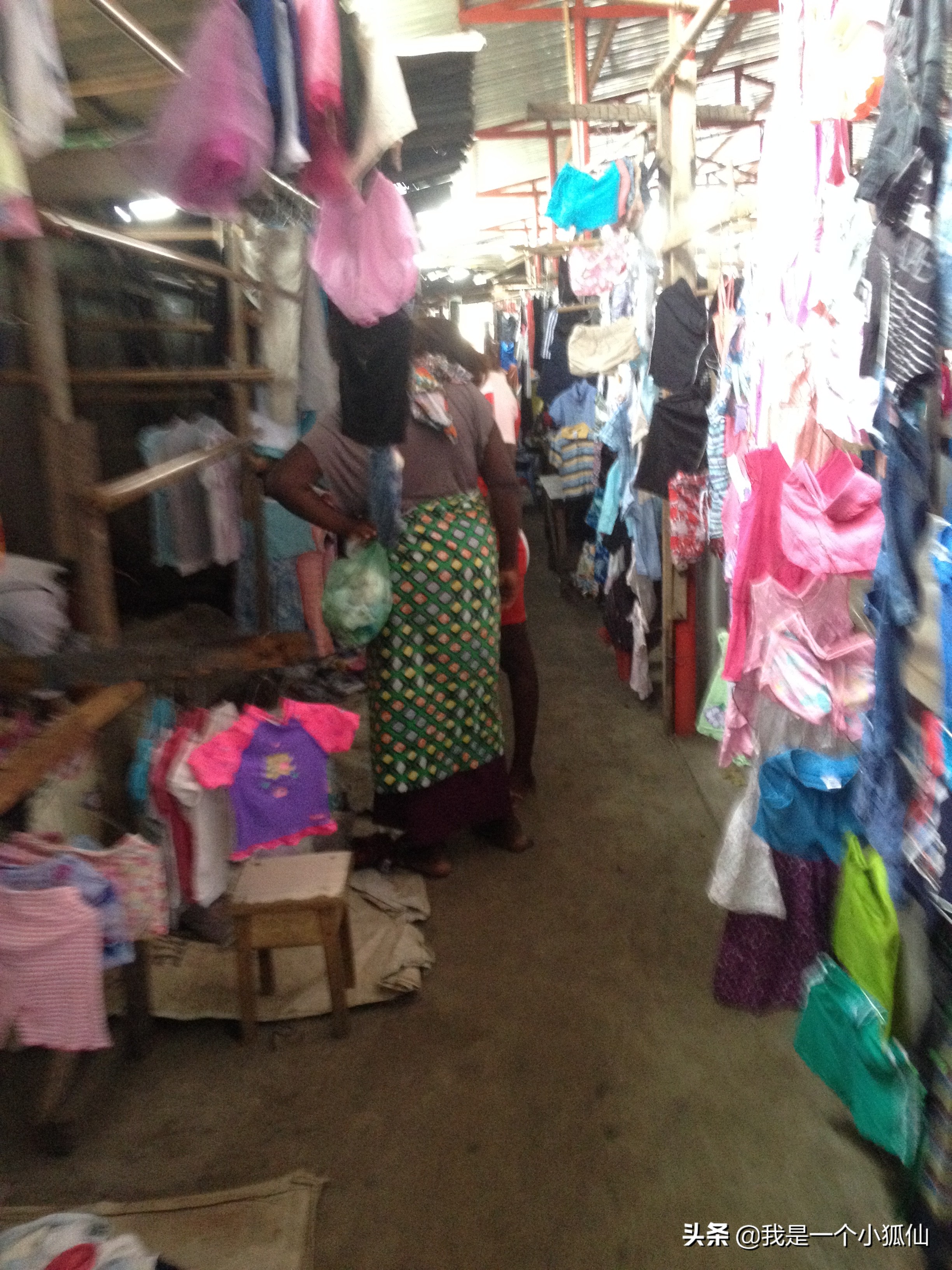 非洲安哥拉黑人买的短裤里有5块人民币我在非洲安哥拉的日子175