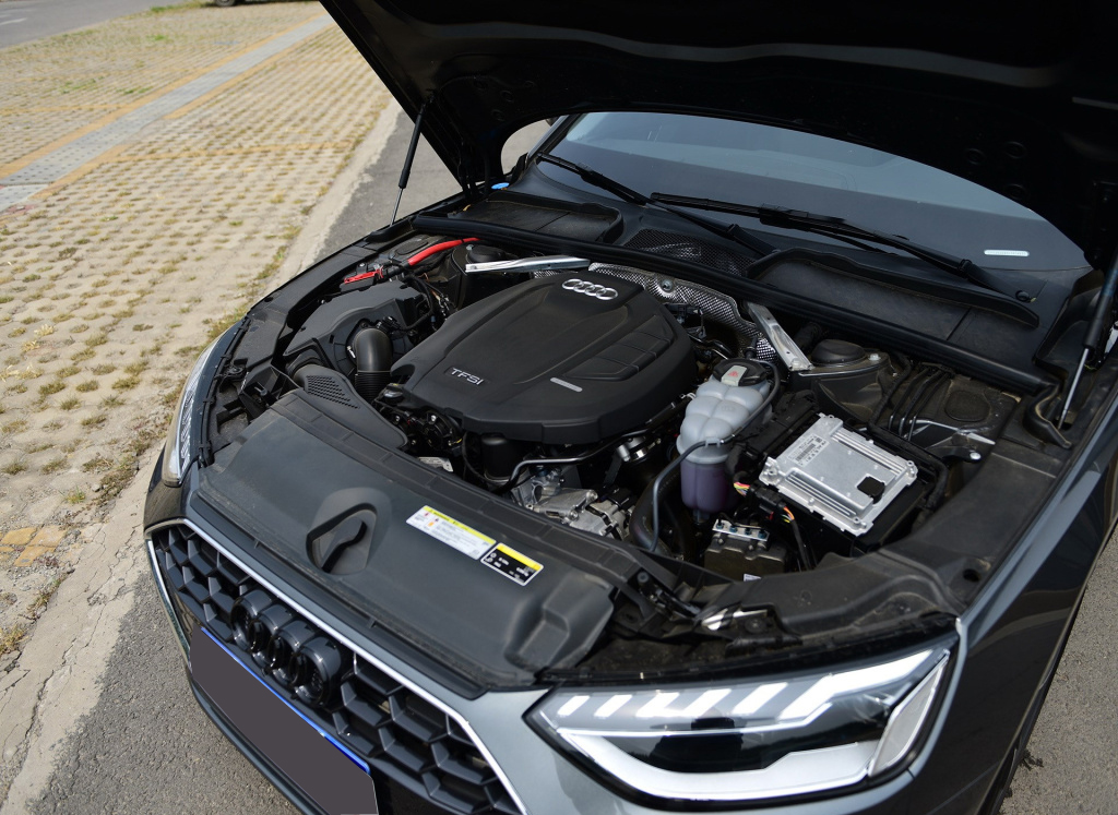 奥迪a4l乞丐版值得购买吗,全款买奥迪a4l豪华动感送什么