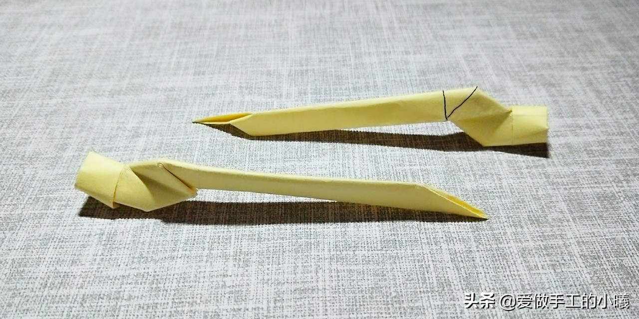 最简单的折纸金刚狼爪教程,用折纸折金刚狼爪