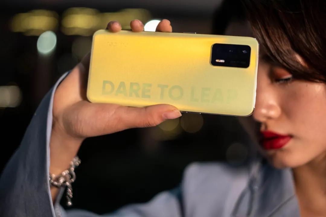 realmeq3是一款直面屏手机吗,realme最具性价比的千元机