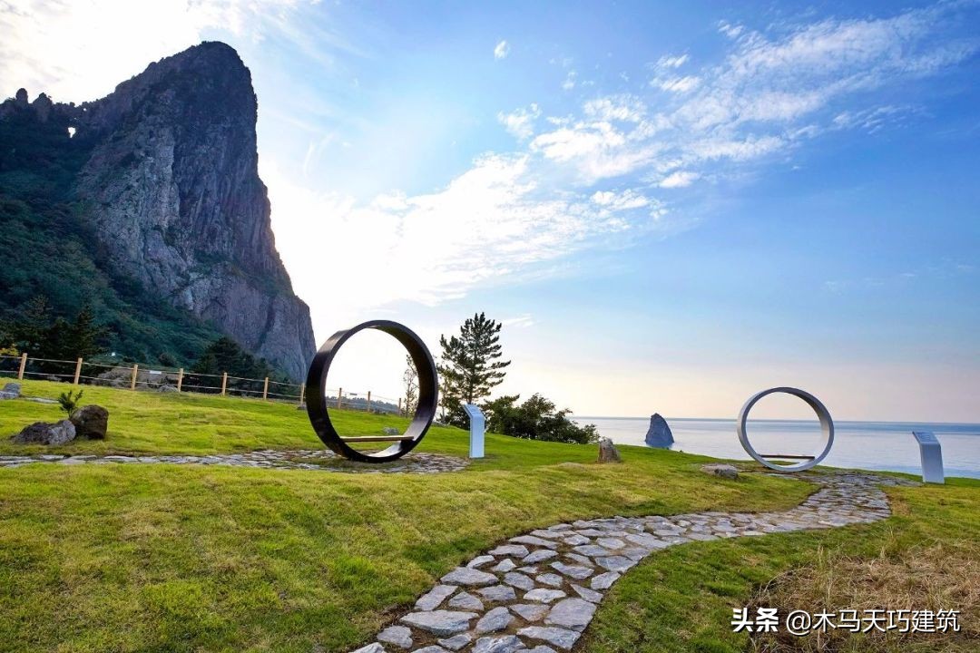 设计一个具有地域文化特色的酒店,10间小型酒店设计